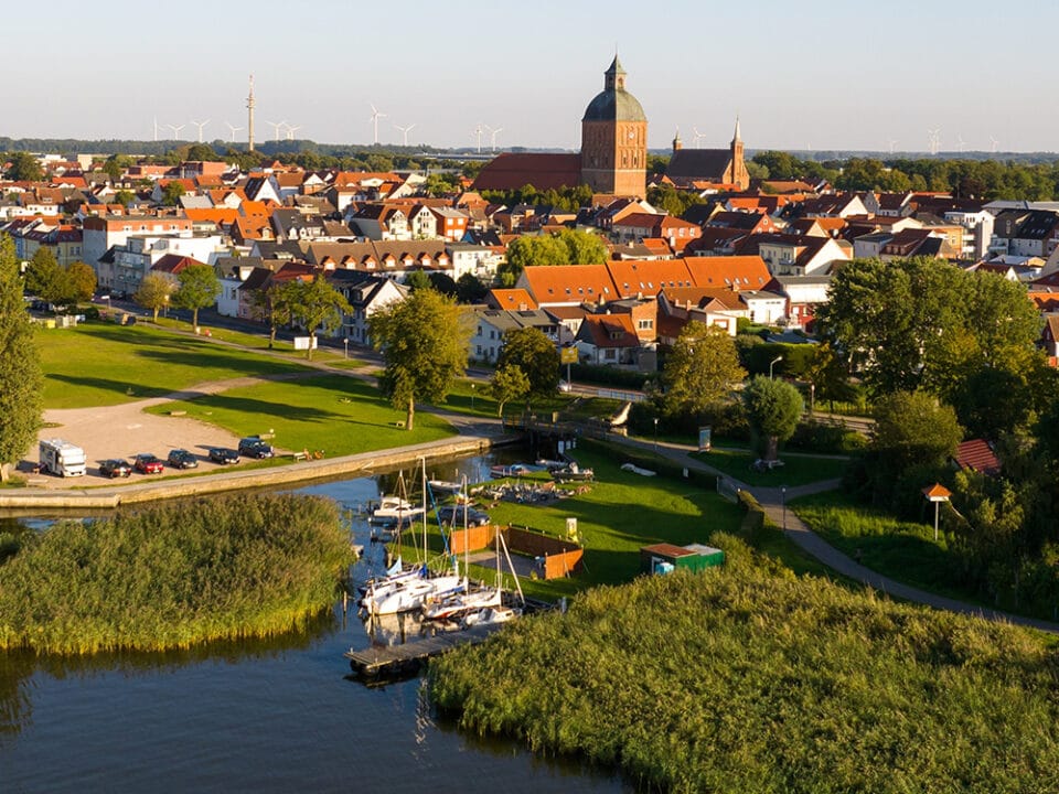 shutterstock_2476693645